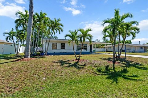 Single Family Residence in Cape Coral FL 5205 Calusa Court.jpg