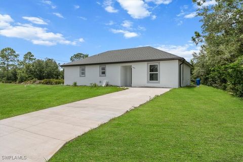 Single Family Residence in Lehigh Acres FL 3801 E 20th Street.jpg