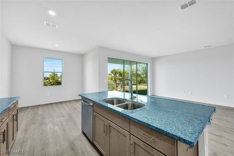 Single Family Residence in Cape Coral FL 1414 NE 6th Avenue 9.jpg