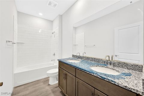 Single Family Residence in Cape Coral FL 1414 NE 6th Avenue 16.jpg