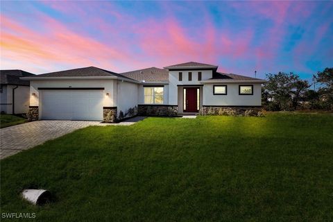 Single Family Residence in Cape Coral FL 1414 NE 6th Avenue.jpg