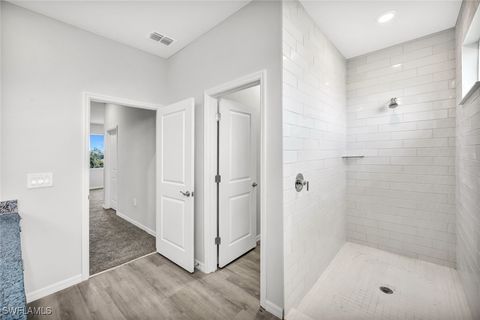 Single Family Residence in Cape Coral FL 1414 NE 6th Avenue 14.jpg