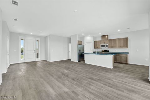 Single Family Residence in Cape Coral FL 1414 NE 6th Avenue 5.jpg
