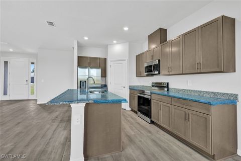 Single Family Residence in Cape Coral FL 1414 NE 6th Avenue 11.jpg