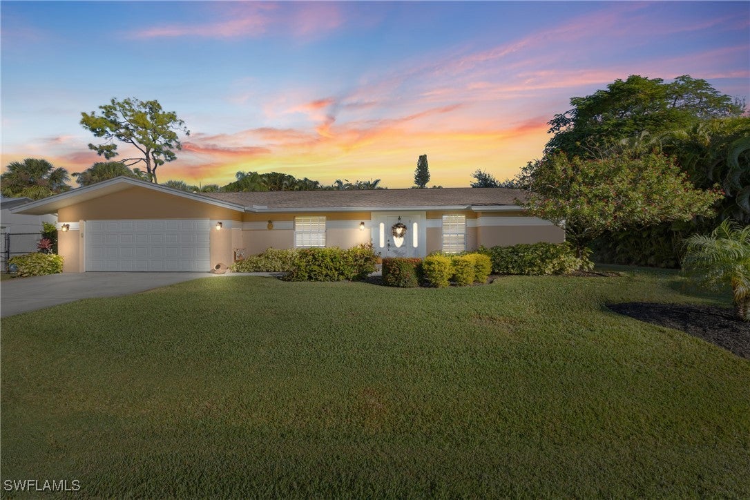 2569 Outrigger Ln, Naples, FL 34104
