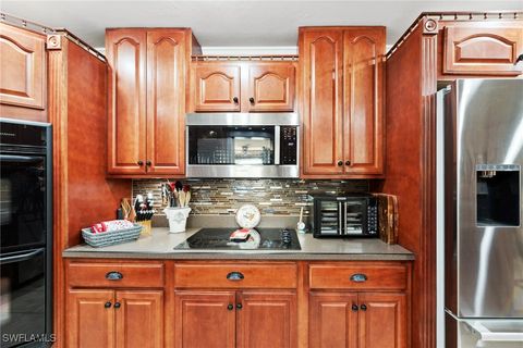 Single Family Residence in Lehigh Acres FL 201 Ivan Avenue 22.jpg