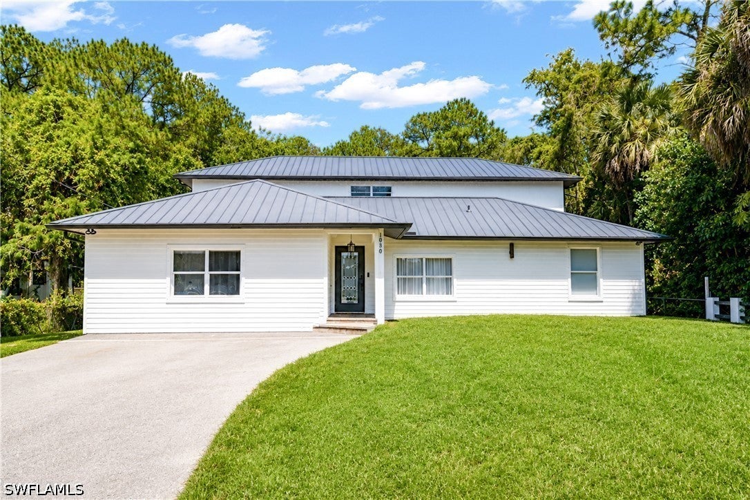 1030 39 St, Naples, FL 34117