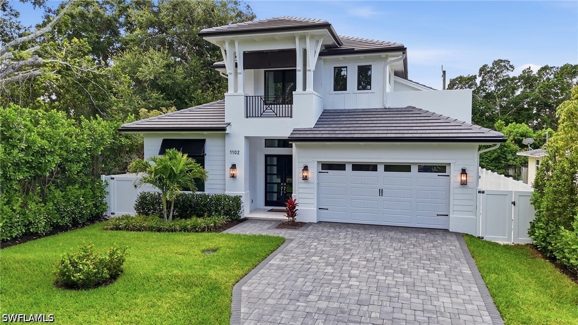 1102 9 Ave, Naples, FL 34102