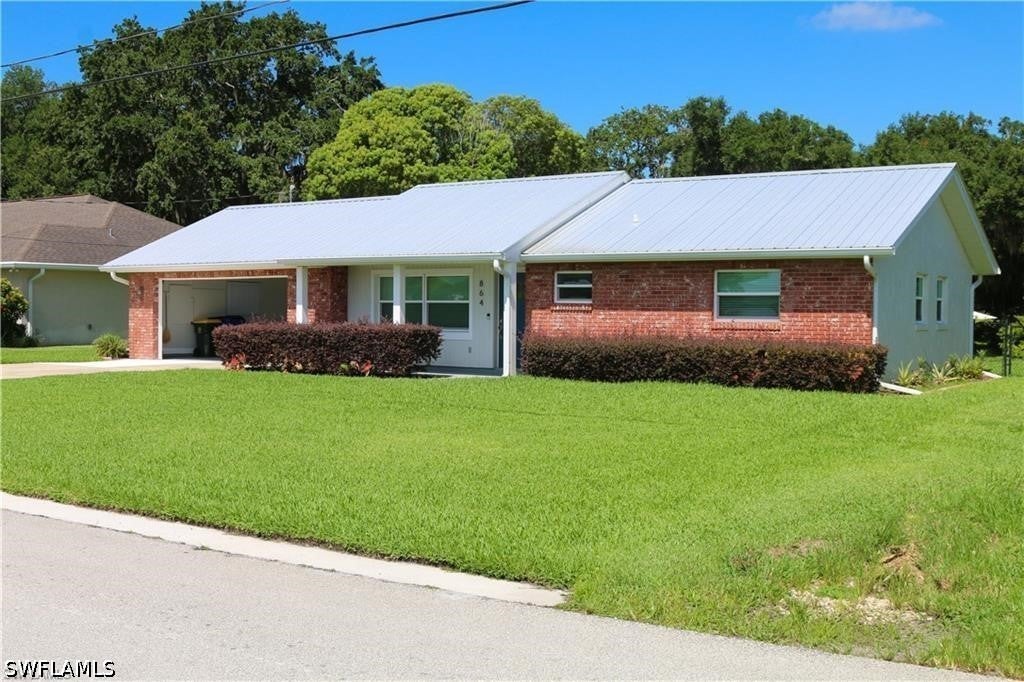 864 Peachtree Dr, Lake Placid, FL 33852