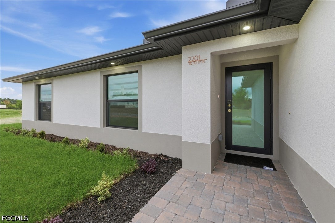 2201 NE 10 Pl, Cape Coral, FL 33909 photo
