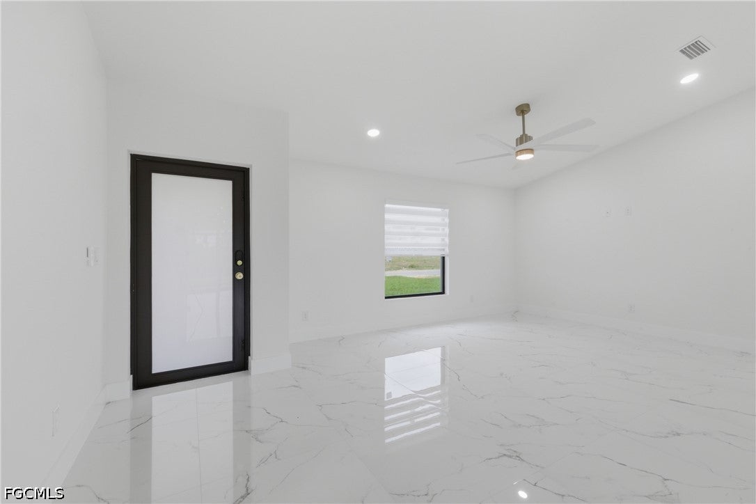 2201 NE 10 Pl, Cape Coral, FL 33909 photo