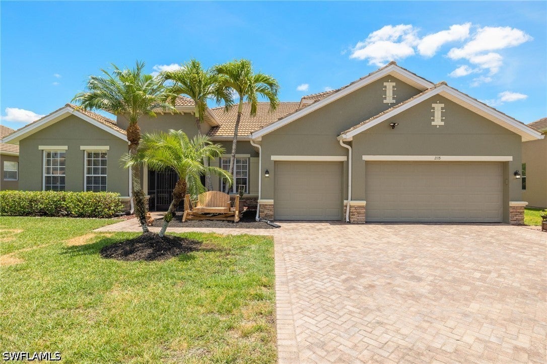 2115 Grove Dr, Naples, FL 34120