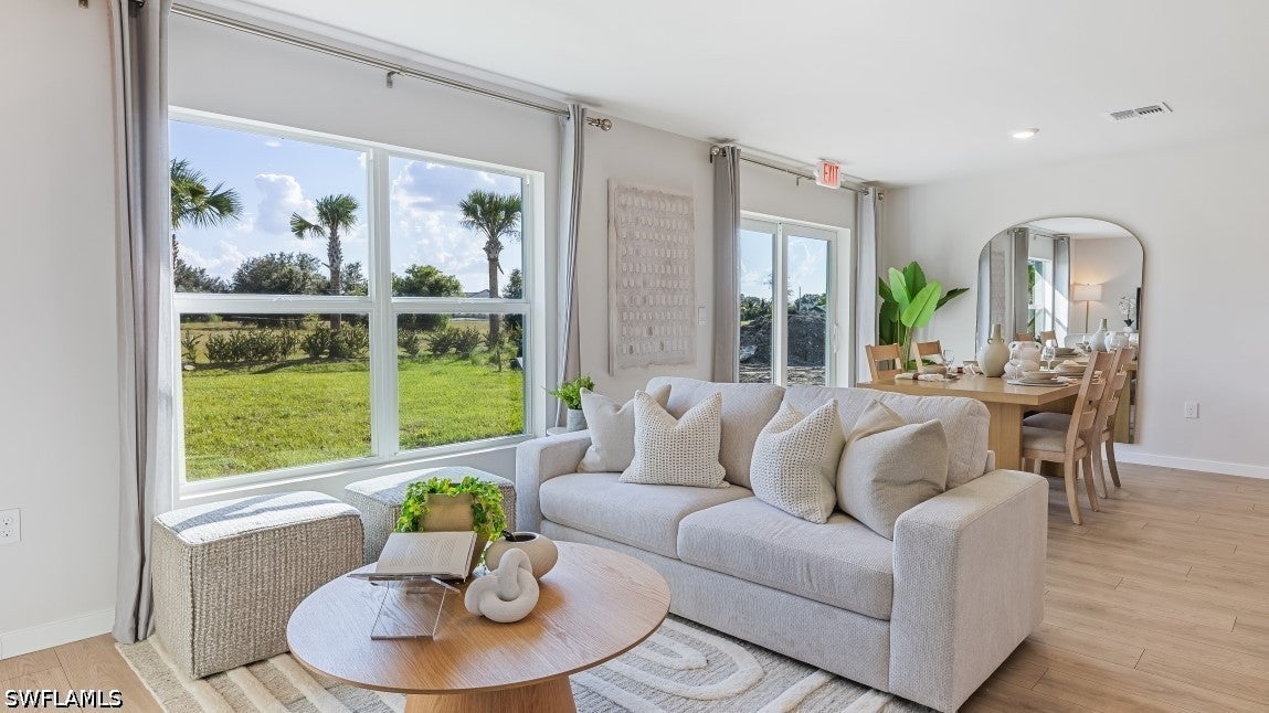 722 SE 9 Ave, Cape Coral, FL 33990 photo