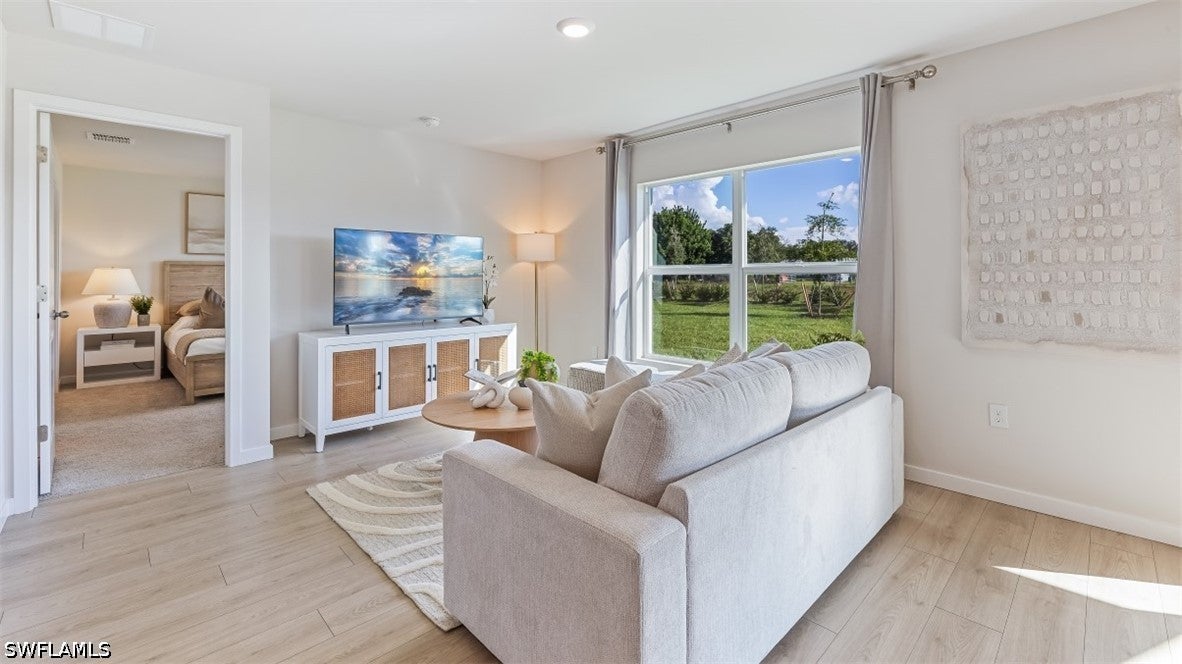 722 SE 9 Ave, Cape Coral, FL 33990 photo