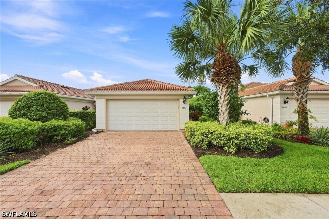 8664 Genova Ct, Naples, FL 34114