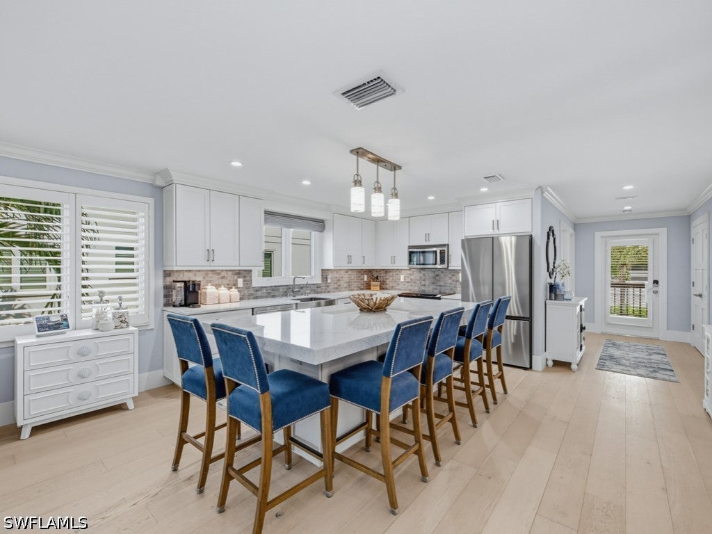 225 5 Ave, Naples, FL 34102