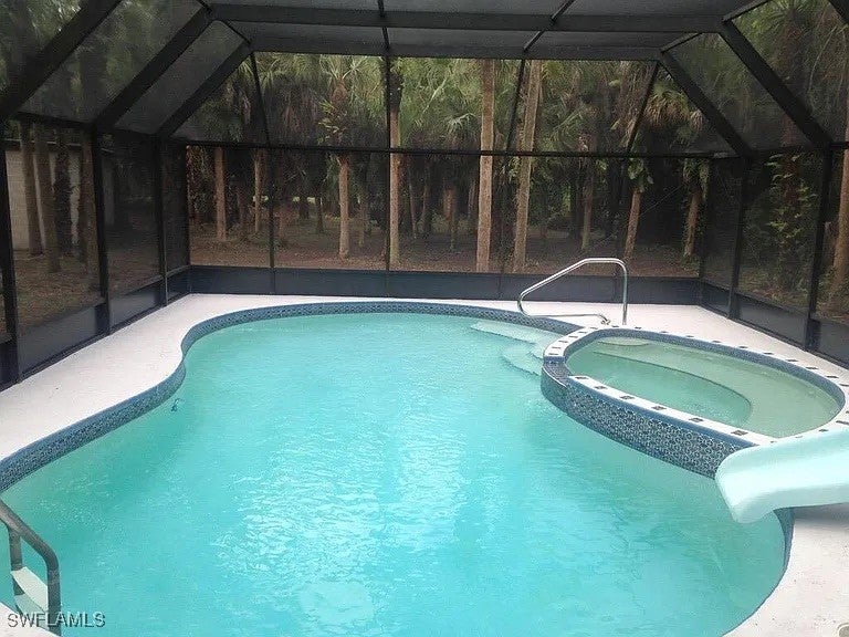 6060 Golden Oaks Ln, Naples, FL 34119 photo
