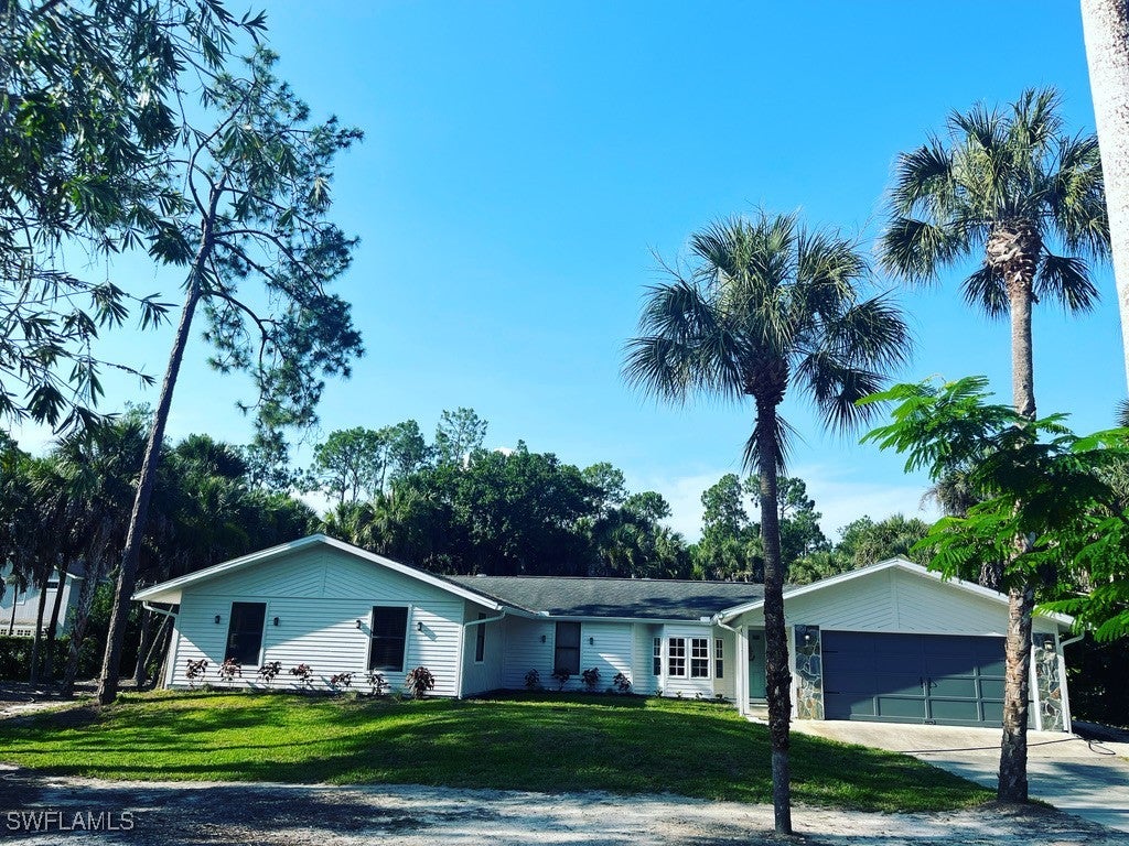 6060 Golden Oaks Ln, Naples, FL 34119 photo