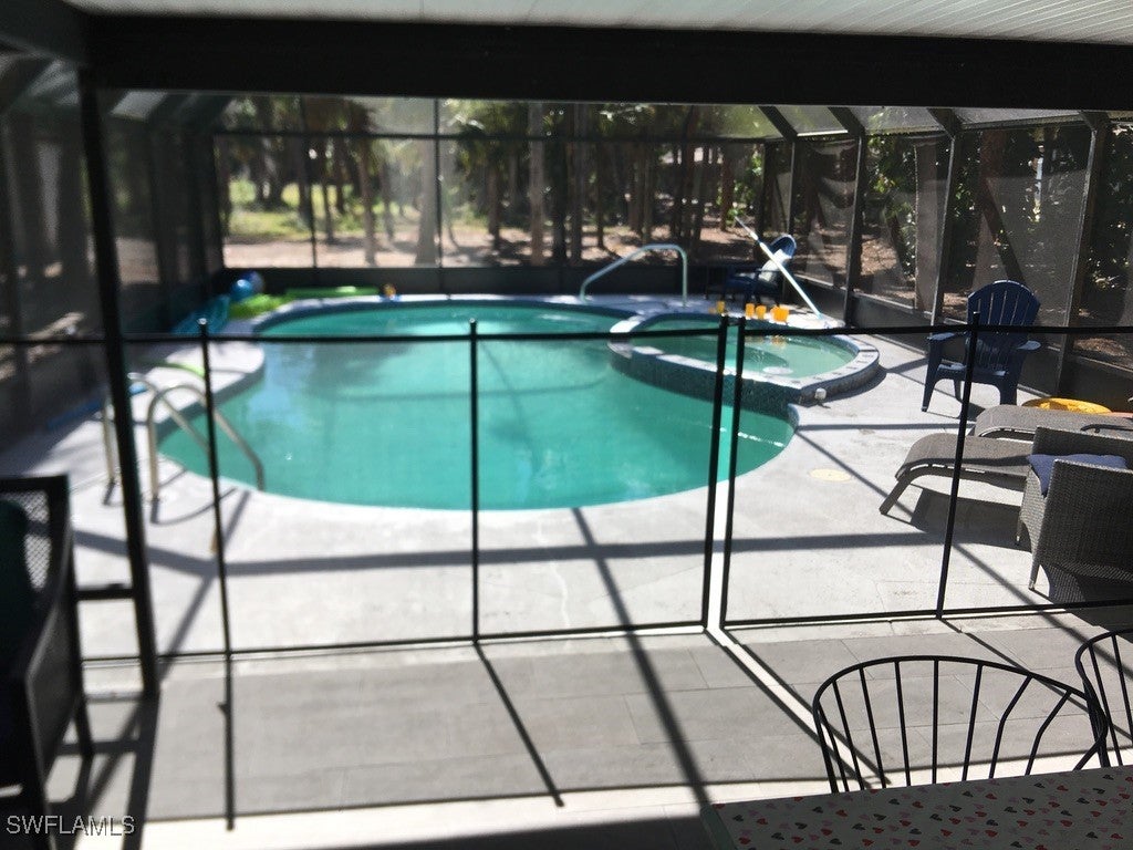 6060 Golden Oaks Ln, Naples, FL 34119 photo