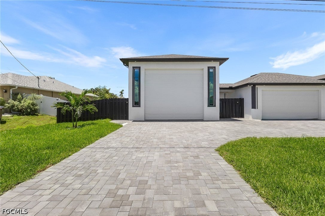 1018 NE Juanita Pl, Cape Coral, FL 33909 photo