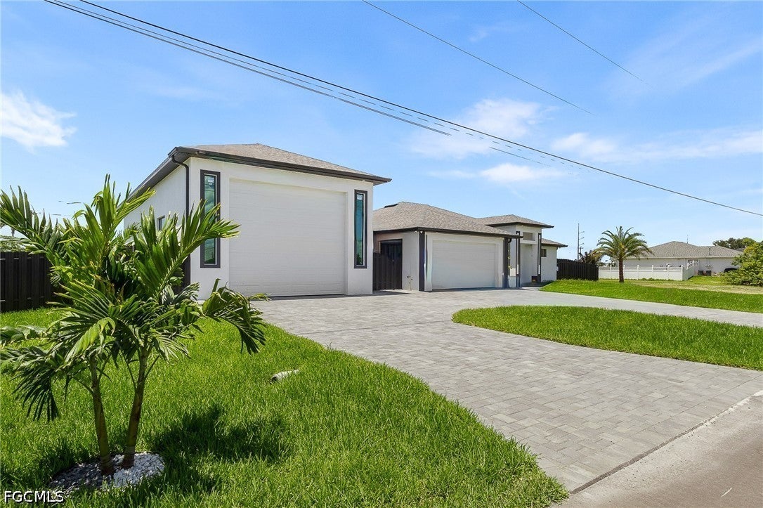 1018 NE Juanita Pl, Cape Coral, FL 33909 photo