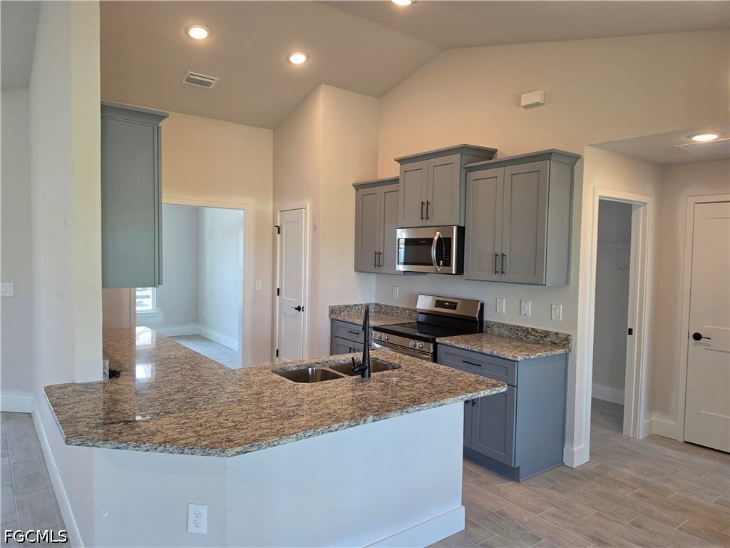 925 NW 8 Pl, Cape Coral, FL 33993 photo