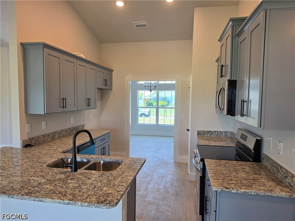 925 NW 8 Pl, Cape Coral, FL 33993 photo