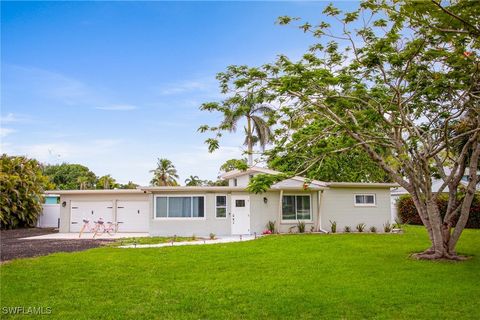 Single Family Residence in Bonita Springs FL 10037 Kentucky Street.jpg