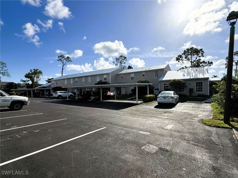 Condominium in Fort Myers FL 6129 Lake Front Drive.jpg