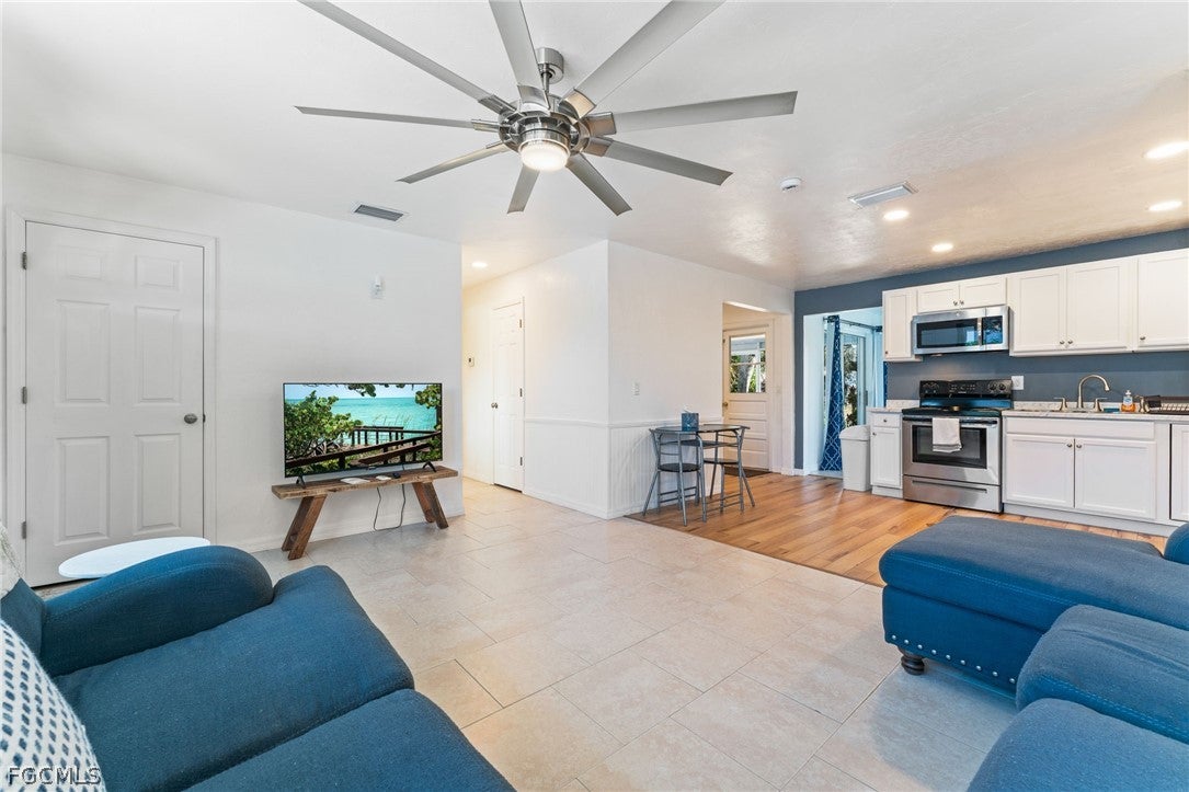 1006 April Ln, North Fort Myers, FL 33903 photo