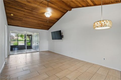 Single Family Residence in Fort Myers FL 9401 Lennex Lane.jpg