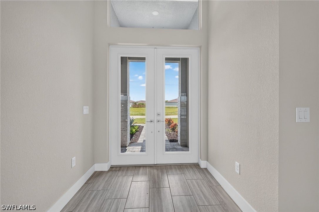 913 NW 33 Pl, Cape Coral, FL 33993 photo