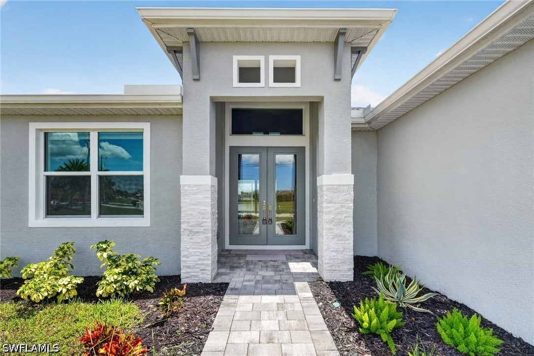 913 NW 33 Pl, Cape Coral, FL 33993 photo