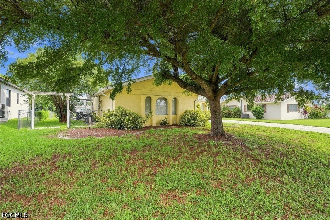 902 El Dorado Pkwy, Cape Coral, FL 33904 photo