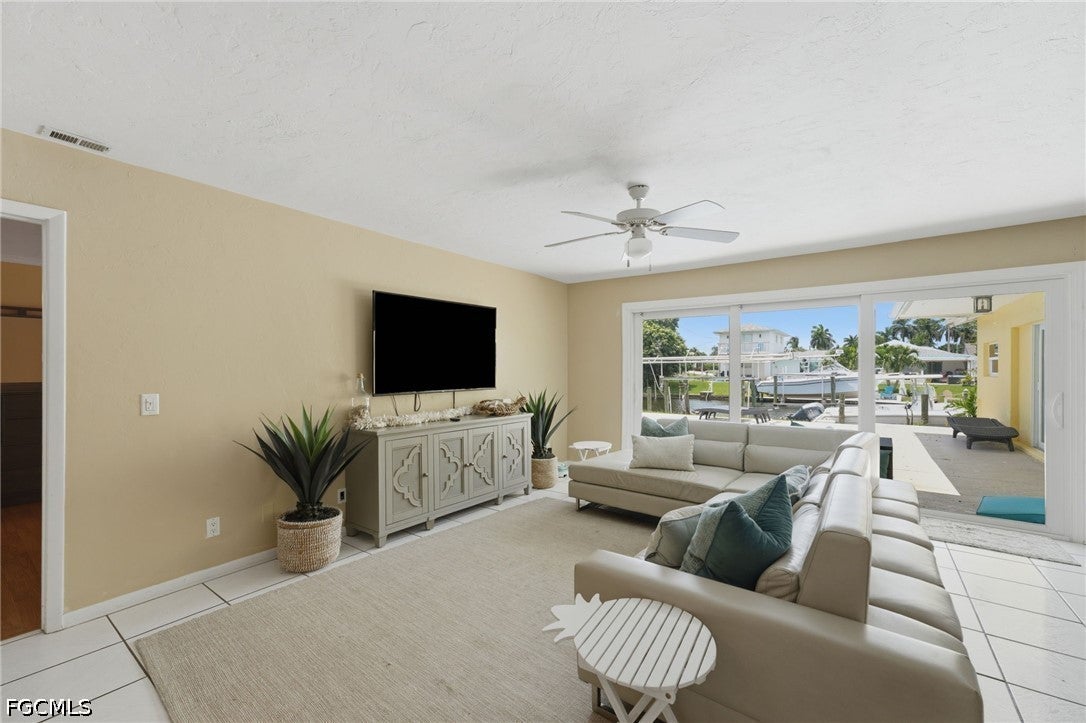 902 El Dorado Pkwy, Cape Coral, FL 33904 photo