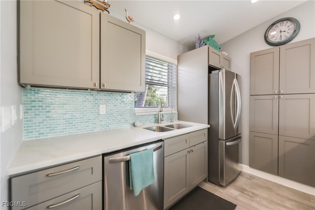 1657 Atlanta Plaza Dr, Sanibel, FL 33957 photo