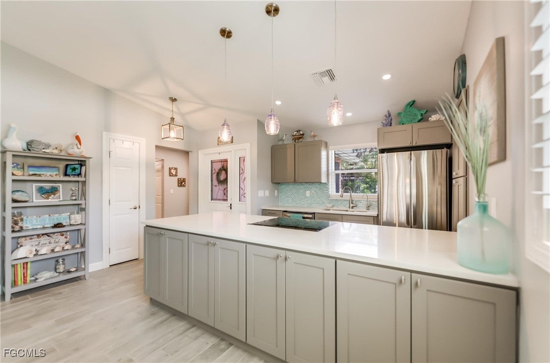 1657 Atlanta Plaza Dr, Sanibel, FL 33957 photo