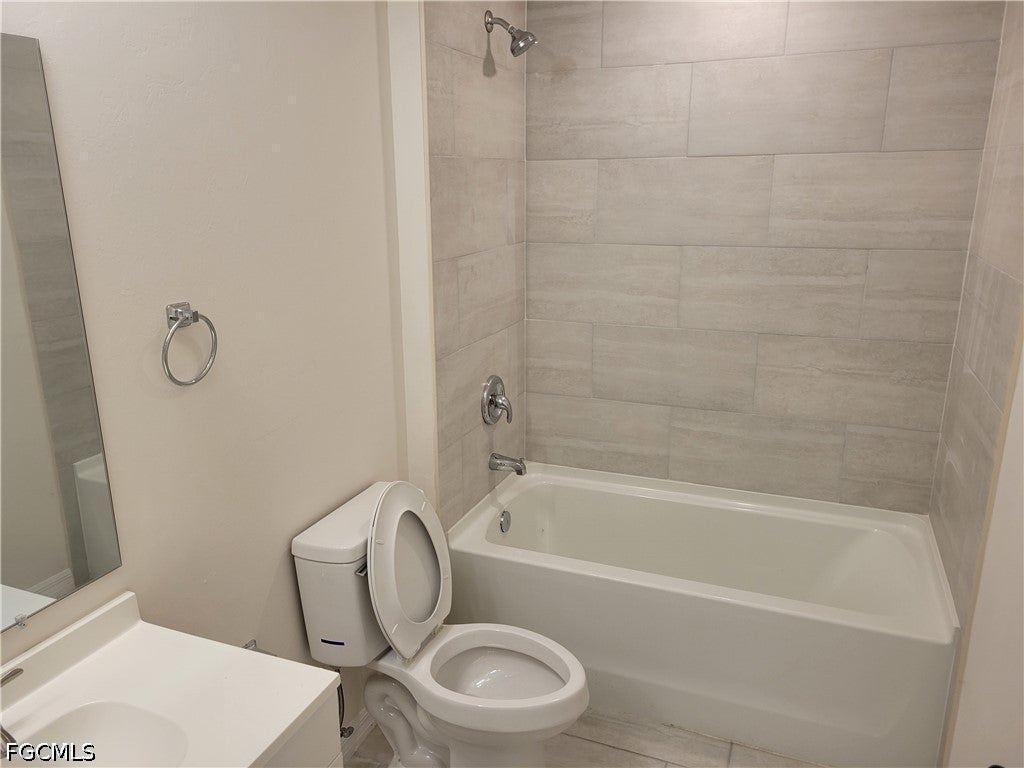 1105 NE 6 Pl, Cape Coral, FL 33909 photo