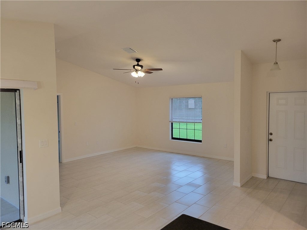 1105 NE 6 Pl, Cape Coral, FL 33909 photo