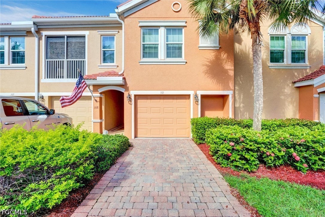 1750 Concordia Lake Cir, Cape Coral, FL 33909