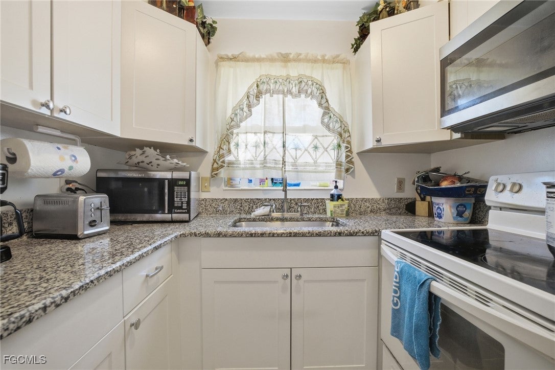 2431 Hunter Terrace, Fort Myers, FL 33901 photo