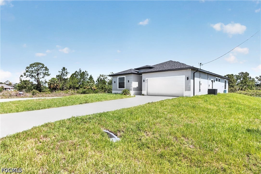 911 Panda Dr, Lehigh Acres, FL 33974 photo