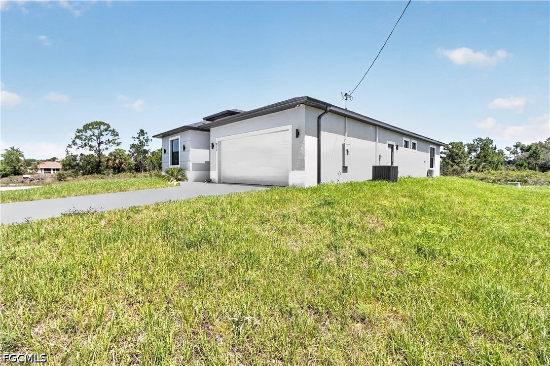 911 Panda Dr, Lehigh Acres, FL 33974 photo