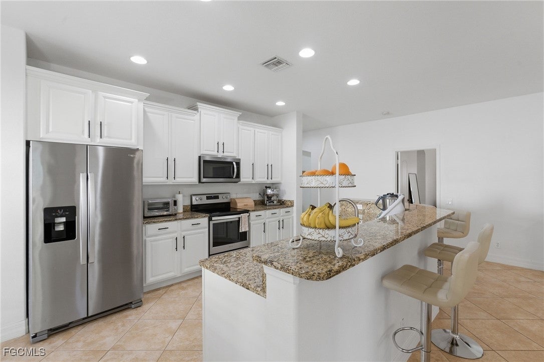 2452 Blackburn Cir, Cape Coral, FL 33991 photo