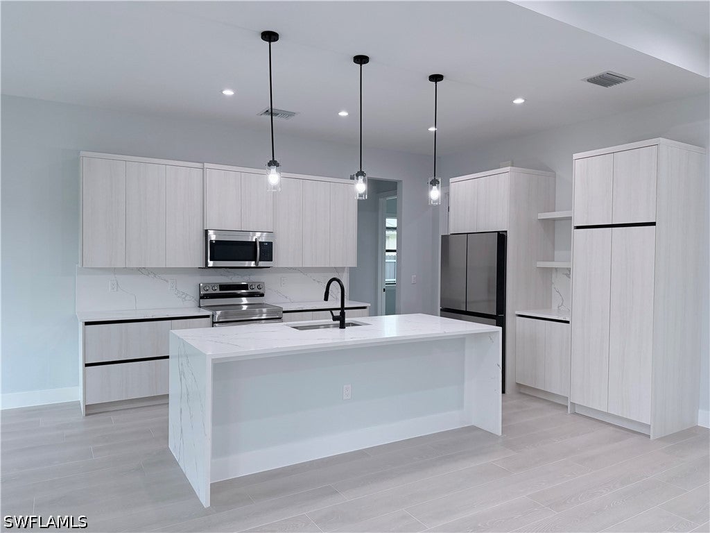 472 12 St, Naples, FL 34120 photo