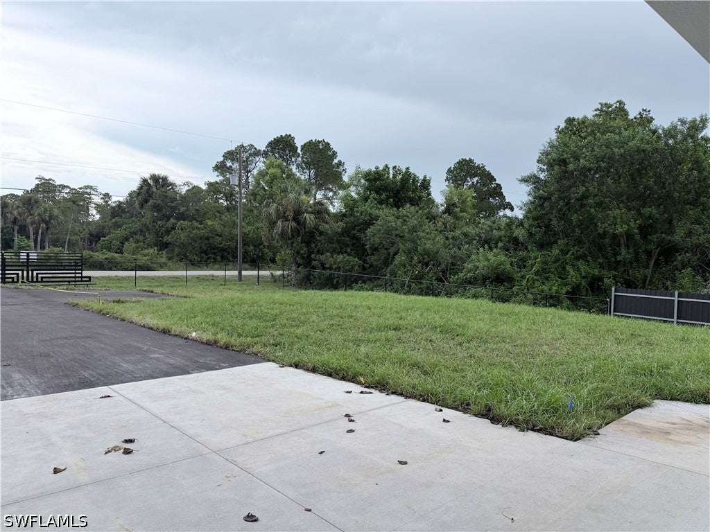 472 12 St, Naples, FL 34120 photo