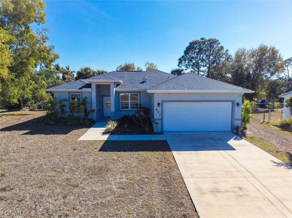 897 Iris Dr, North Fort Myers, FL 33903