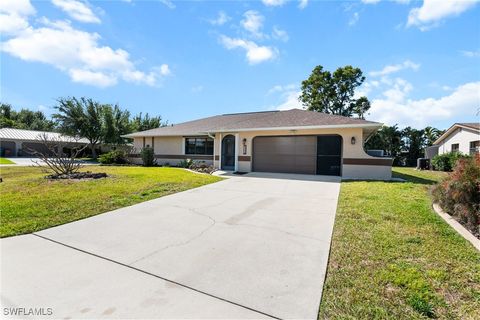 Single Family Residence in Cape Coral FL 1218 SE 30th Terrace.jpg