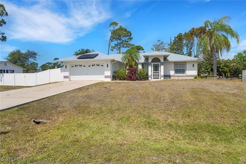 Single Family Residence in Fort Myers FL 18298 Hepatica Road.jpg