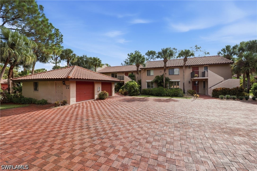 3207 Horse Carriage Way #10, Naples, FL 34105 photo